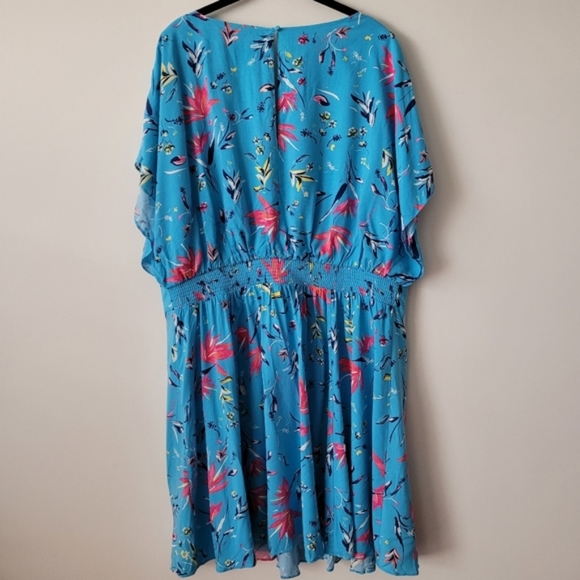 Super cute light and flowy pin up style dress - Picture 4 of 7